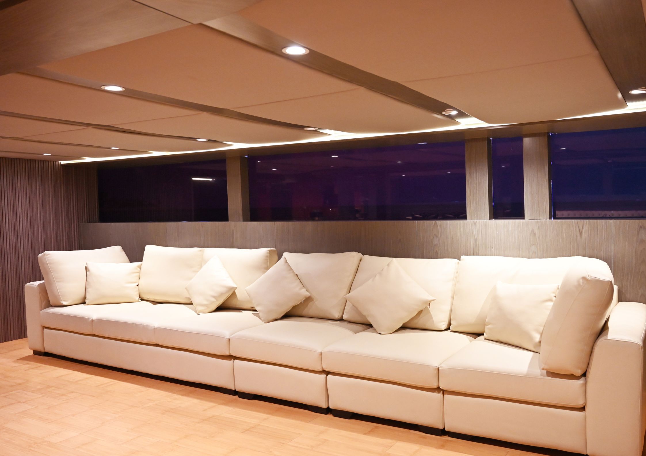 143ft yacht rental in dubai marina